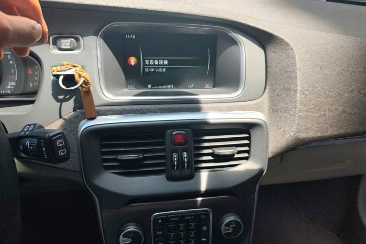 Used Volvo V40 2016 T3 Zhiyi Edition Audio And AC Panel