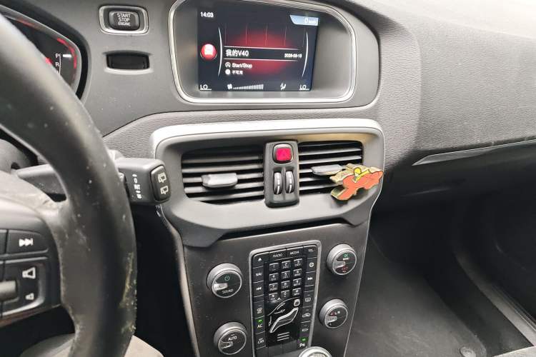 Used Volvo V40 2016 T3 Zhiyi Edition Audio And AC Panel