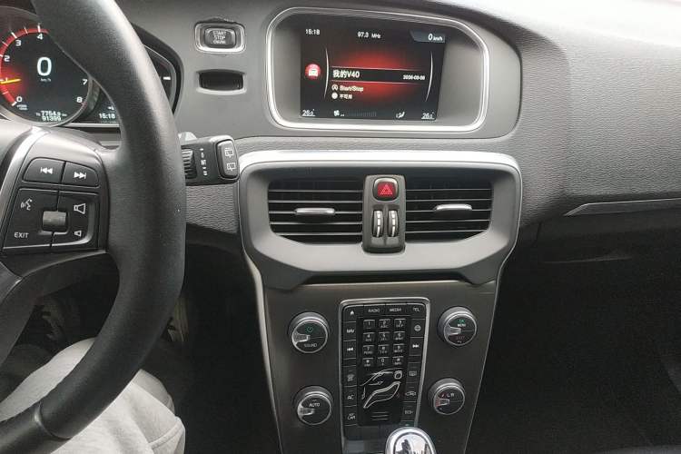 Used Volvo V40 2016 T3 Zhiyi Edition Audio And AC Panel