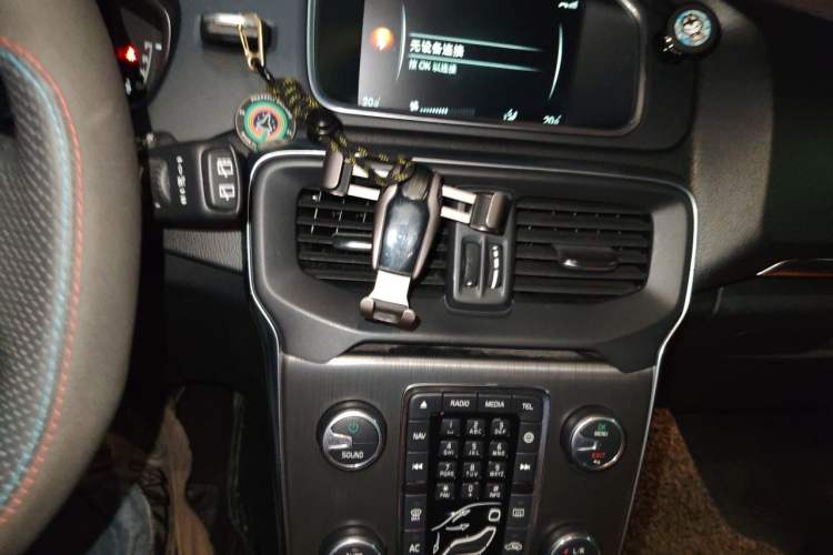 Used Volvo V40 2016 T3 Zhiyi Edition Audio And AC Panel