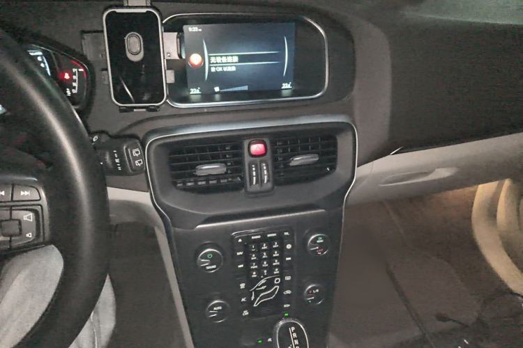 Used Volvo V40 2016 T3 Zhiyi Edition Audio And AC Panel