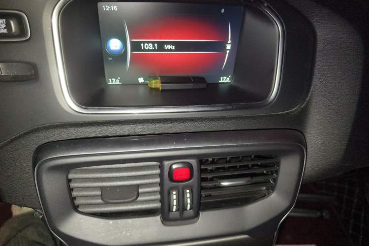 Used Volvo V40 2016 T3 Zhiyi Edition Audio And AC Panel