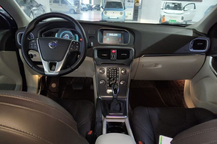 Used Volvo V40 2016 T3 Zhiyi Edition Center Console