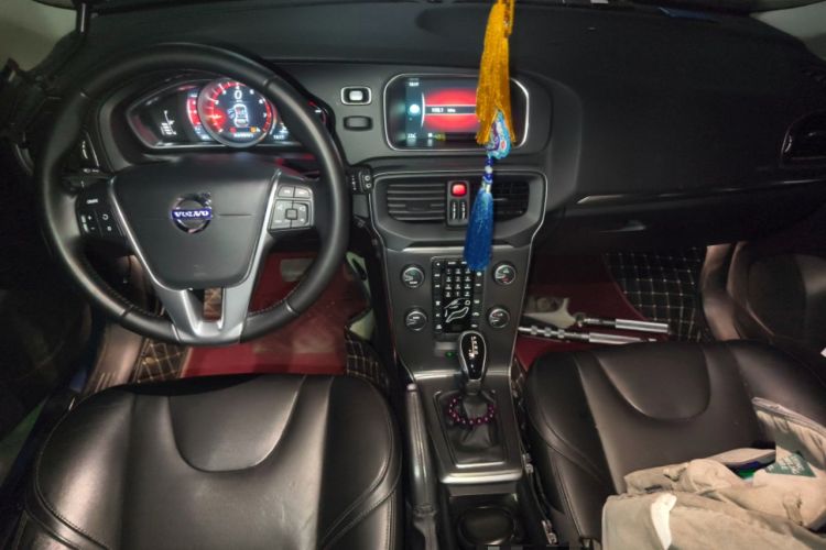 Used Volvo V40 2016 T3 Zhiyi Edition Center Console