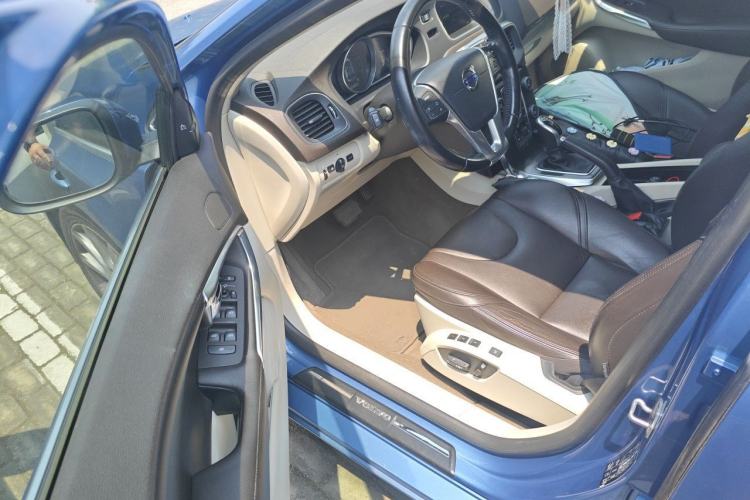 Used Volvo V40 2016 T4 Smart Luxury Edition Driver Seat