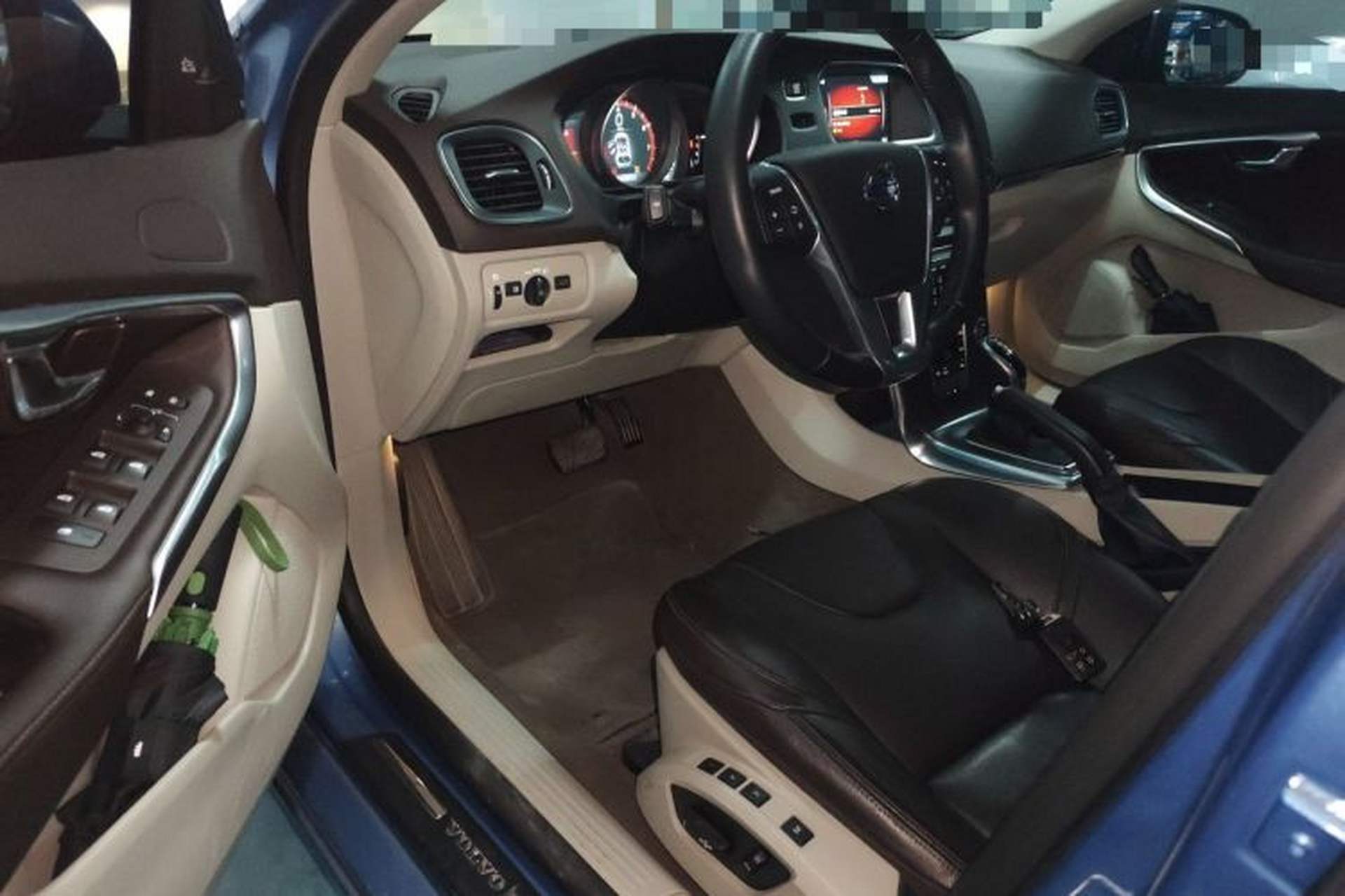 Used Volvo V40 2016 T4 Smart Luxury Edition Driver Seat
