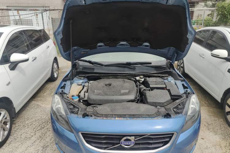Used Volvo V40 2016 T3 Zhiyi Edition Engine Bay