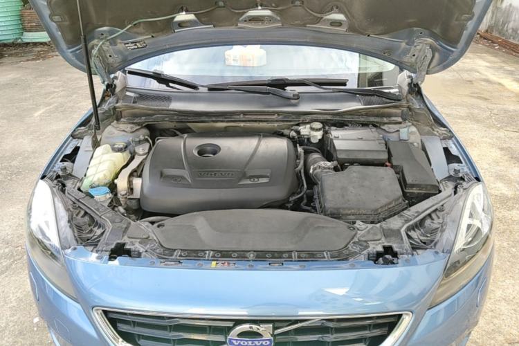 Used Volvo V40 2016 T4 Smart Luxury Edition Engine Bay