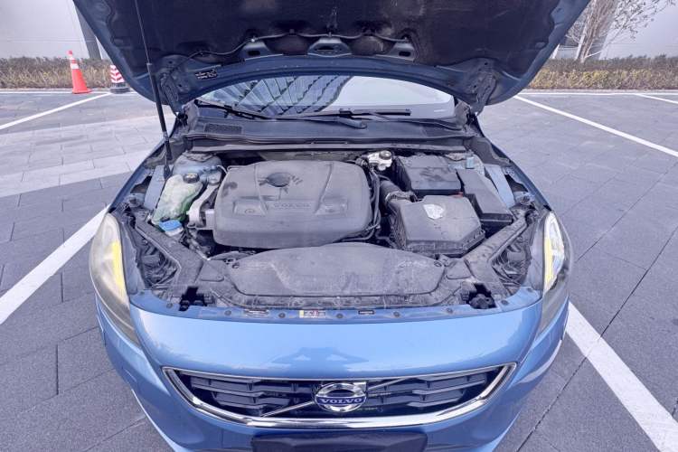 Used Volvo V40 2016 T3 Zhiyi Edition Engine Bay