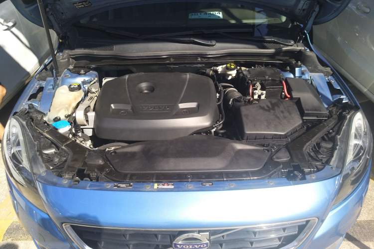Used Volvo V40 2016 T4 Smart Luxury Edition Engine Bay