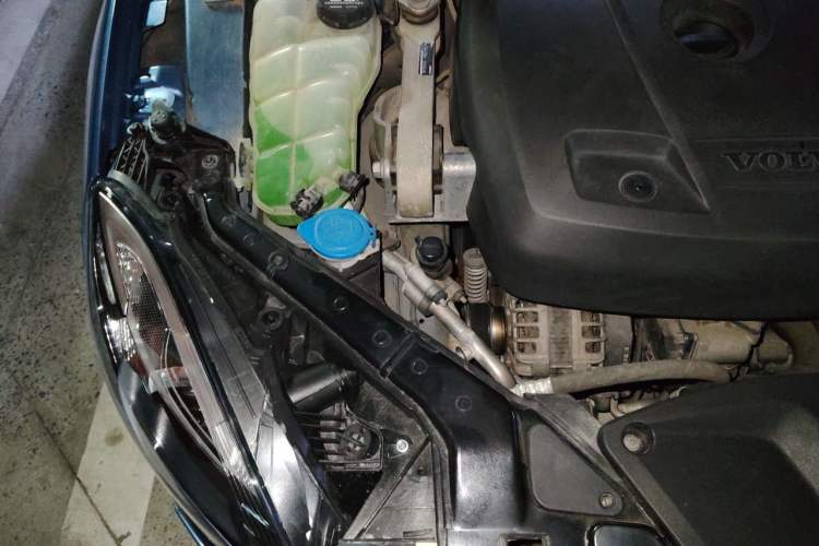 Used Volvo V40 2016 T3 Zhiyi Edition Engine Bay Right