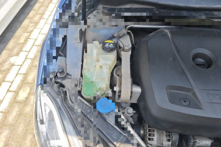 Used Volvo V40 2016 T4 Smart Luxury Edition Engine Bay Right