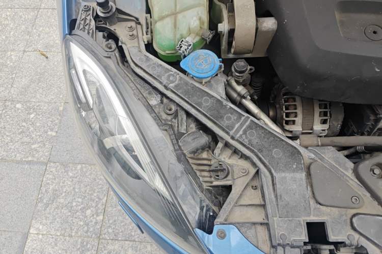 Used Volvo V40 2016 T3 Zhiyi Edition Engine Bay Right