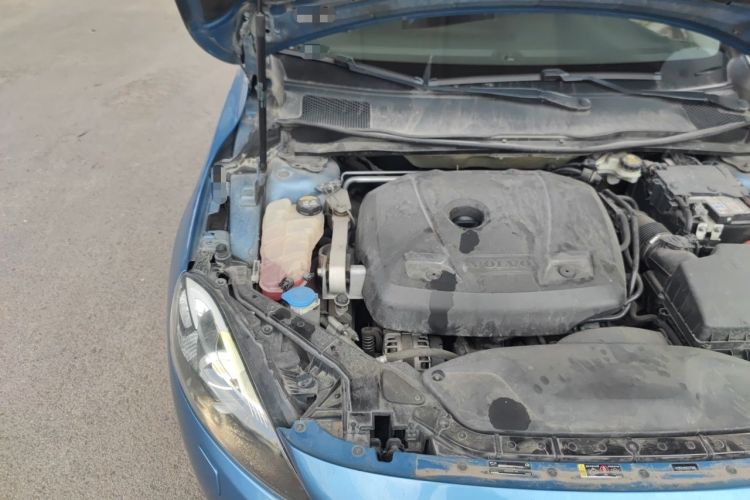 Used Volvo V40 2016 T3 Zhiyi Edition Engine Bay Right