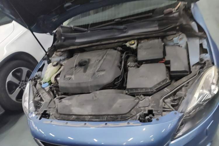 Used Volvo V40 2016 T3 Zhiyi Edition Engine Bay