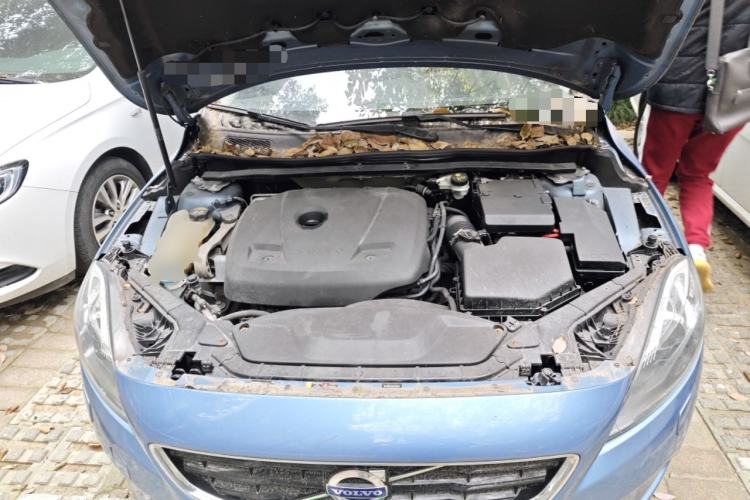 Used Volvo V40 2016 T3 Zhiyi Edition Engine Bay