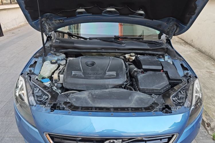 Used Volvo V40 2016 T4 Smart Luxury Edition Engine Bay