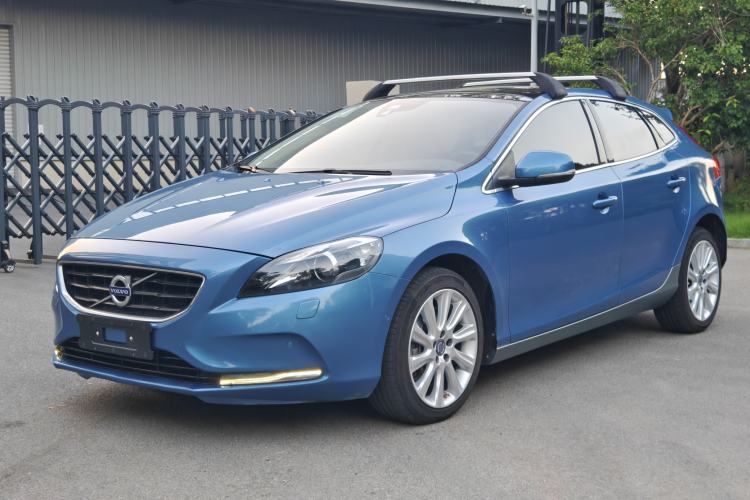 Used Volvo V40 2016 T4 Smart Luxury Edition Exterior 1