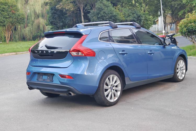 Used Volvo V40 2016 T4 Smart Luxury Edition Exterior 4