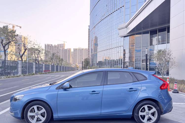 Used Volvo V40 2016 T3 Zhiyi Edition Exterior 7
