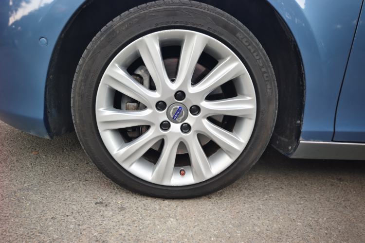 Used Volvo V40 2016 T4 Smart Luxury Edition Exterior 7