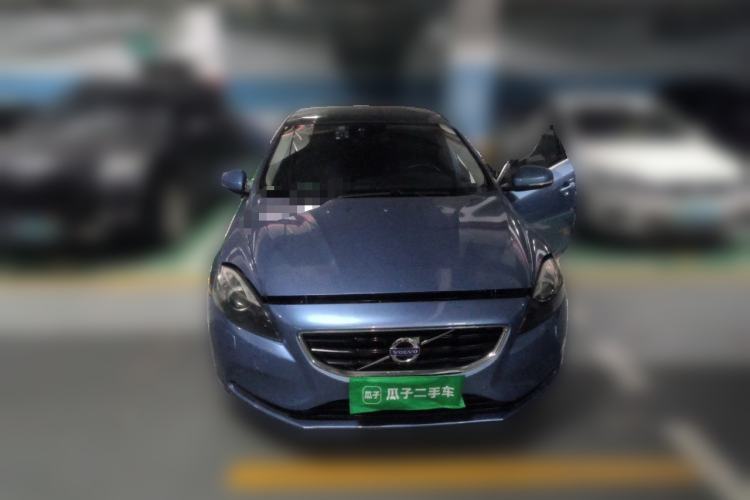 Used Volvo V40 2016 T4 Smart Luxury Edition Front