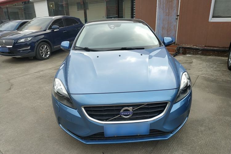 Used Volvo V40 2016 T3 Zhiyi Edition Front