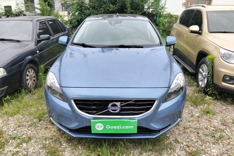 Used Volvo V40 2016 T4 Smart Luxury Edition Front