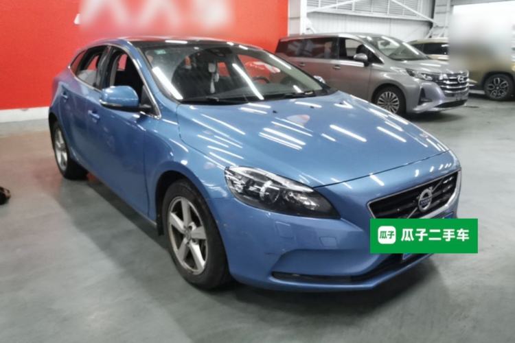 Used Volvo V40 2016 T3 Zhiyi Edition Front Right 45 Deg