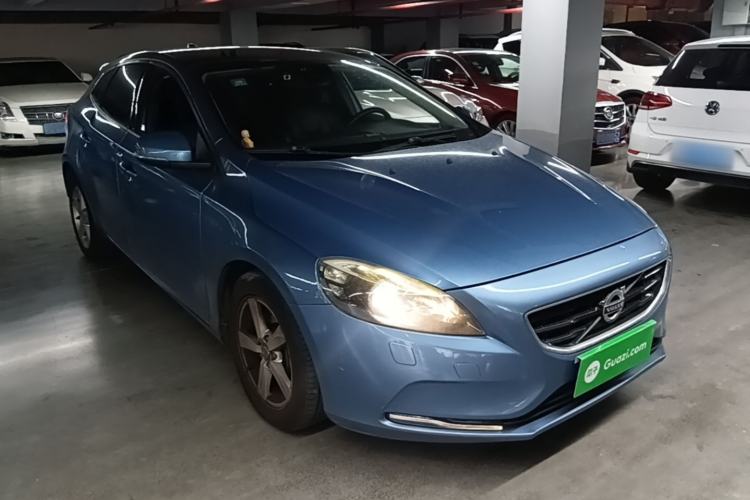 Used Volvo V40 2016 T3 Zhiyi Edition Front Right 45 Deg