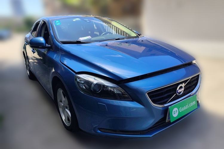 Used Volvo V40 2016 T3 Zhiyi Edition Front Right 45 Deg
