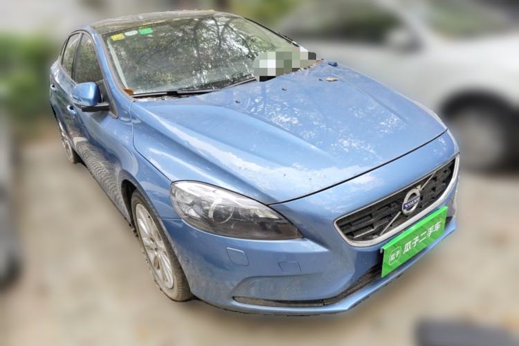 Used Volvo V40 2016 T3 Zhiyi Edition Front Right 45 Deg