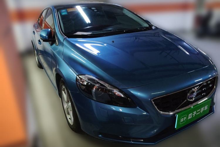Used Volvo V40 2016 T3 Zhiyi Edition Front Right 45 Deg