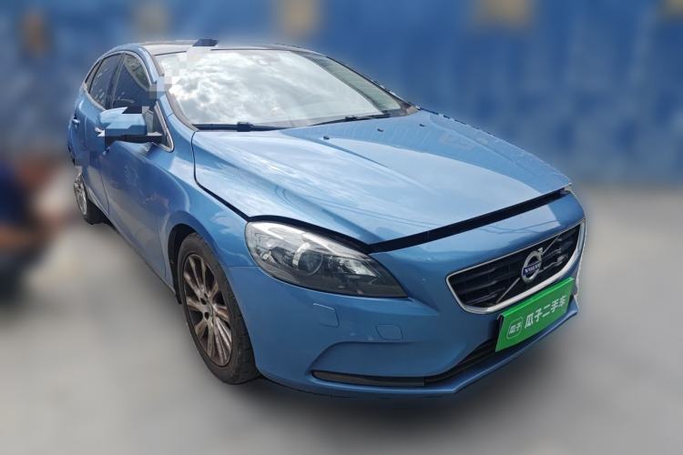Used Volvo V40 2016 T3 Zhiyi Edition Front Right 45 Deg
