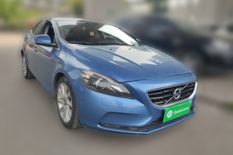Used Volvo V40 2016 T3 Zhiyi Edition Front Right 45 Deg