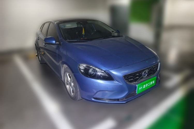 Used Volvo V40 2016 T3 Zhiyi Edition Front Right 45 Deg
