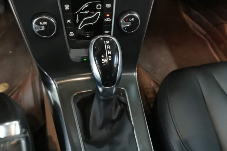 Used Volvo V40 2016 T3 Zhiyi Edition Gear Lever