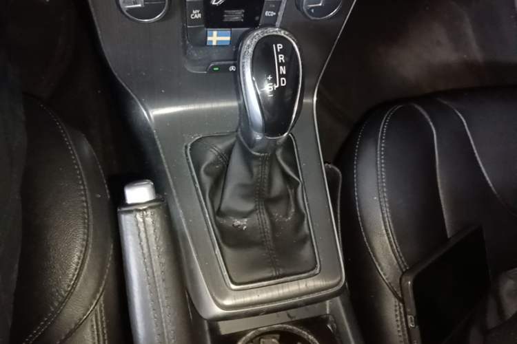 Used Volvo V40 2016 T3 Zhiyi Edition Gear Lever