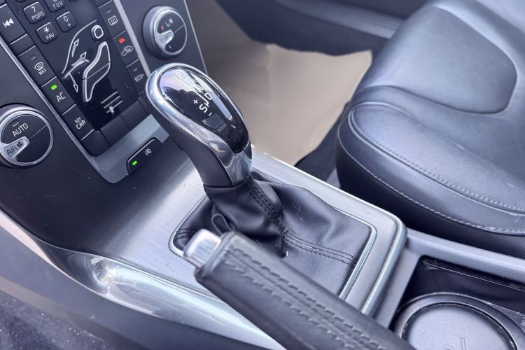 Used Volvo V40 2016 T3 Zhiyi Edition Gear Lever