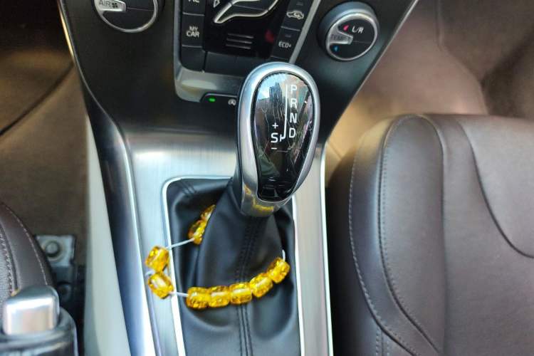 Used Volvo V40 2016 T3 Zhiyi Edition Gear Lever