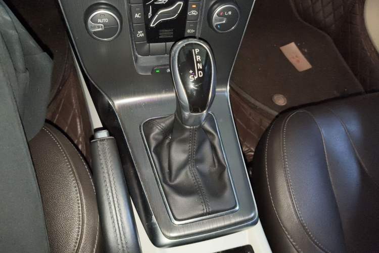 Used Volvo V40 2016 T3 Zhiyi Edition Gear Lever