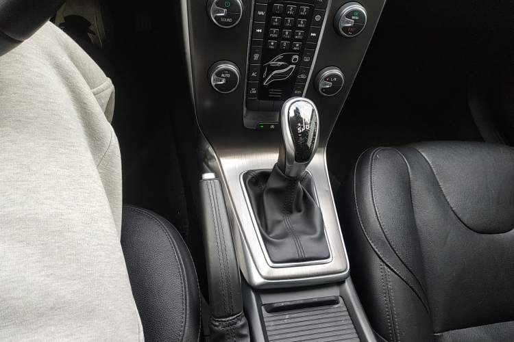 Used Volvo V40 2016 T3 Zhiyi Edition Gear Lever