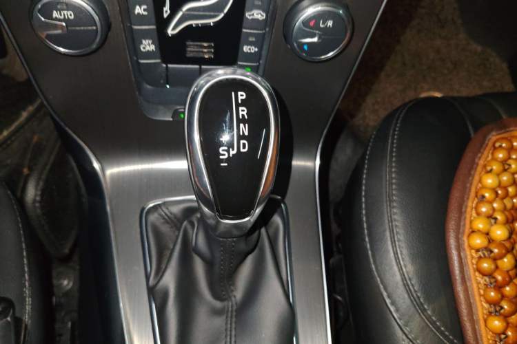 Used Volvo V40 2016 T3 Zhiyi Edition Gear Lever
