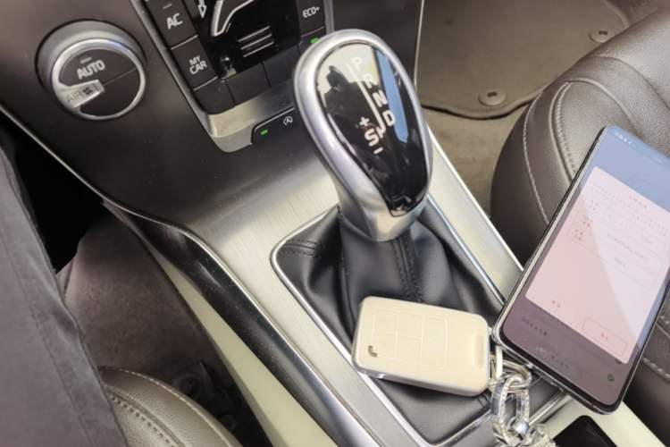 Used Volvo V40 2016 T3 Zhiyi Edition Gear Lever