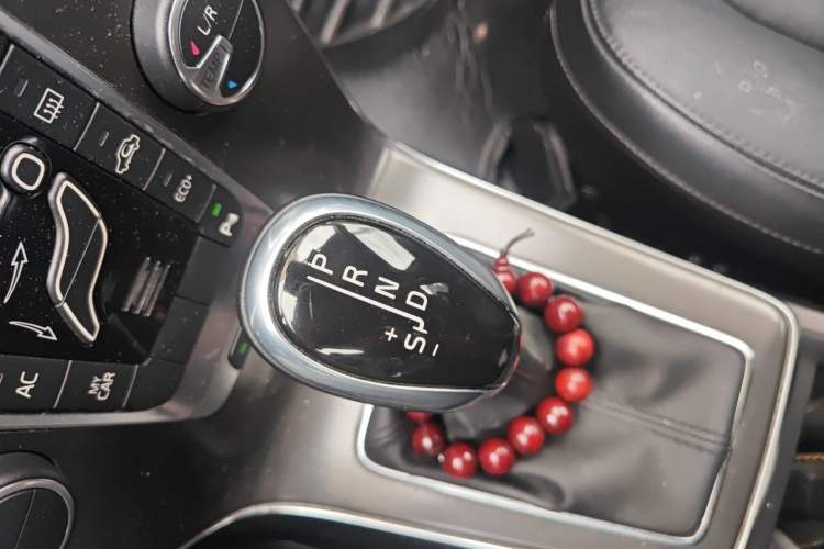 Used Volvo V40 2016 T3 Zhiyi Edition Gear Lever