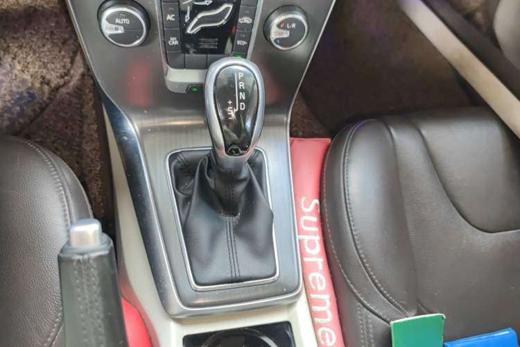 Used Volvo V40 2016 T3 Zhiyi Edition Gear Lever