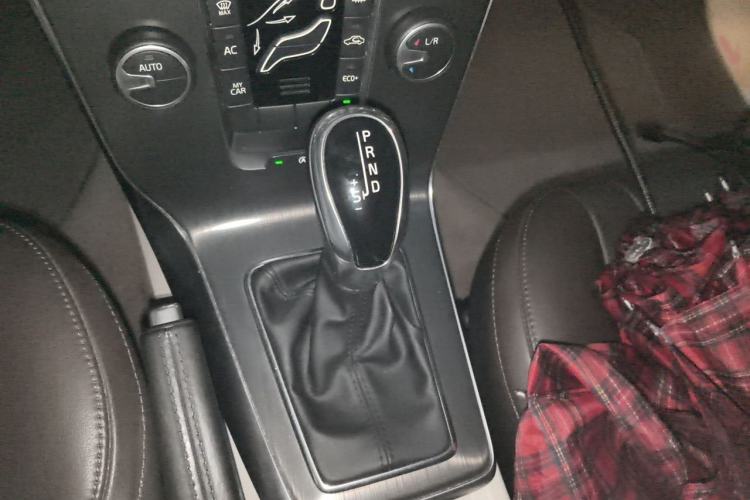 Used Volvo V40 2016 T3 Zhiyi Edition Gear Lever