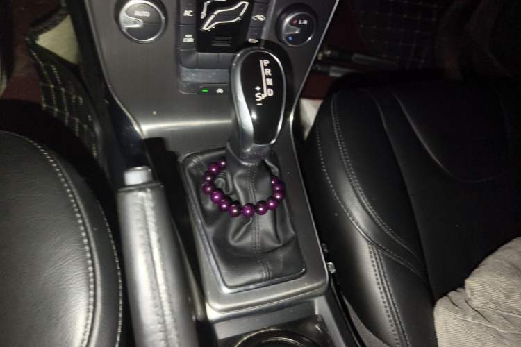 Used Volvo V40 2016 T3 Zhiyi Edition Gear Lever