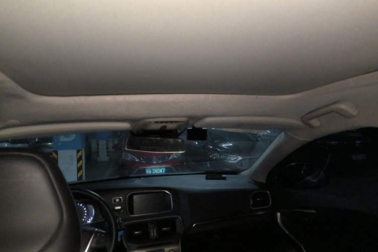 Used Volvo V40 2016 T4 Smart Luxury Edition Headliner