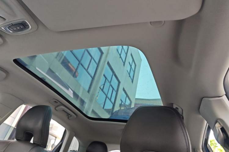 Used Volvo V40 2016 T4 Smart Luxury Edition Headliner